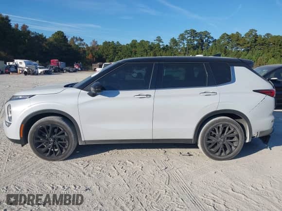 2023 Mitsubishi Outlander SEL с VIN JA4J3VA89PZ010457, выставлен на аукционе IAAI как лот 40699749 с пробегом 10 429 миль миль и . История ставок и продаж доступна на DreamBid. Изображение 14.