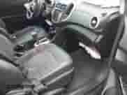 ✅ 2013 Chevrolet Sonic RS • VIN: 1G1JG6SB3D4171981 • Lot: 41207255. Wystawiony na IAAI z przebiegiem 252 056 mil mil. Skorzystaj z bezpłatnego archiwum sprzedaży aukcyjnych z USA i zobacz szczegółowy raport historii pojazdu na DreamBid. Zdjęcie 5.