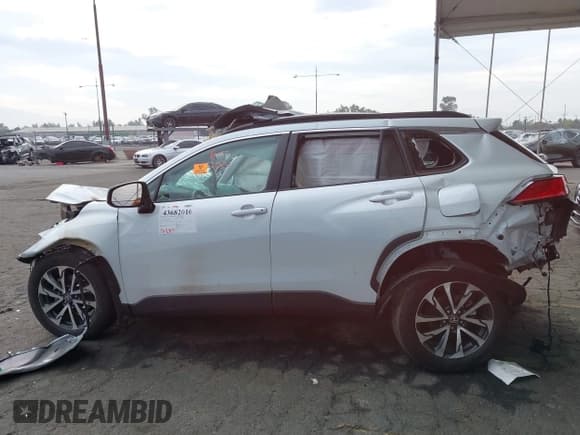 ✅ 2024 Toyota Corolla Cross XLE • VIN: 7MUDAAAG9RV095772 • Lot: 43682010. Listed on IAAI with 16,287 mi. Free auction sales archive from the USA and detailed vehicle history report at DreamBid. Image 13.