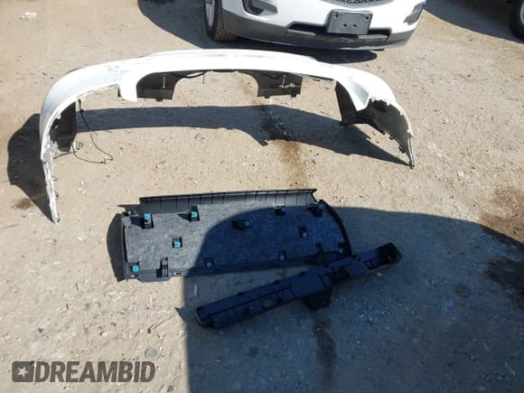 ✅ 2018 Mercedes-Benz GLC 300 • VIN: WDC0J4KB7JF427137 • Lot: 43461292. Wystawiony na IAAI z przebiegiem 80 022 mil. Bezpłatny archiwum sprzedaży aukcyjnych z USA i szczegółowy raport historii pojazdu na DreamBid. Zdjęcie 12.