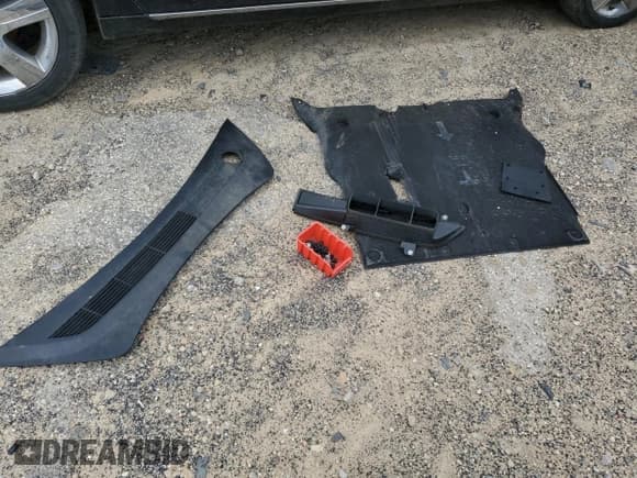 ✅ 2019 Tesla Model 3 Mid Range • VIN: 5YJ3E1EA1KF409991 • Лот: 59198445. Опубликован ранее на Copart с пробегом 69 535 миль. Бесплатный доступ к архиву аукционных продаж из США и подробный отчёт об истории автомобиля на DreamBid. Изображение 12.