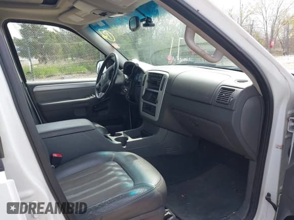 ✅ 2002 Mercury Mountaineer • VIN: 4M2ZU86W32ZJ21765 • Лот: 42209425. Опубликован ранее на IAAI с пробегом 135 090 миль. Бесплатный доступ к архиву аукционных продаж из США и подробный отчёт об истории автомобиля на DreamBid. Изображение 5.