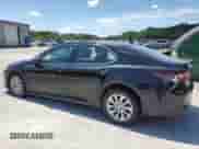 2023 Toyota Camry LE z VIN 4T1C11BK0PU083197, wystawiony jako Copart lot #64838595 z przebiegiem 67 089 mil mil oraz Nie do naprawy • Non repairable. Historia ofert i sprzedaży dostępna na DreamBid. Obrazek 2.