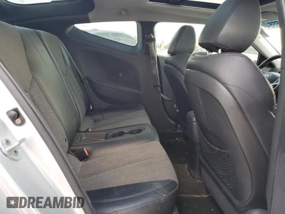 ✅ 2012 Hyundai Veloster w/Red Int • VIN: KMHTC6AD3CU022771 • Lot: 79606664. Wystawiony na Copart z przebiegiem 98 480 mil. Bezpłatny archiwum sprzedaży aukcyjnych z USA i szczegółowy raport historii pojazdu na DreamBid. Zdjęcie 10.