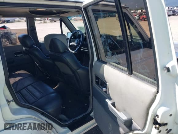 ✅ 1989 Jeep Cherokee • VIN: 1J4FJ78L0KL484309 • Lot: 42721121. Wystawiony na IAAI z przebiegiem 237 801 mil. Bezpłatny archiwum sprzedaży aukcyjnych z USA i szczegółowy raport historii pojazdu na DreamBid. Zdjęcie 8.
