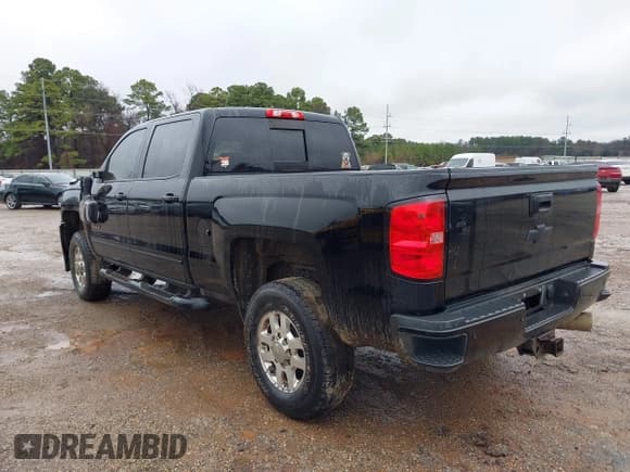 ✅ 2017 Chevrolet Silverado 2500HD LT • VIN: 1GC1KVEY9HF111035 • Lot: 41470279. Wystawiony na IAAI z przebiegiem 155 494 mil. Bezpłatny archiwum sprzedaży aukcyjnych z USA i szczegółowy raport historii pojazdu na DreamBid. Zdjęcie 3.