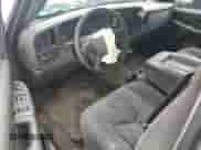 2004 Chevrolet Silverado 1500 LS z VIN 1GCEC14T54E186571, wystawiony jako Copart lot #60991645 z przebiegiem 308 569 mil mil oraz Szkoda całkowita • Salvage title. Historia ofert i sprzedaży dostępna na DreamBid. Obrazek 8.