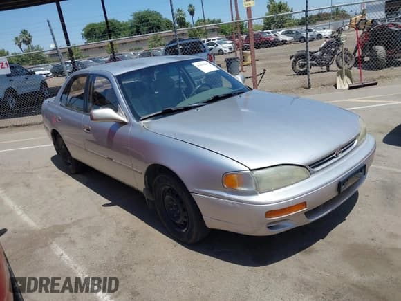 ✅ 1995 Toyota Camry LE • VIN: JT2SK12E0S0330606 • Lot: 42619849. Wystawiony na IAAI z przebiegiem 188 034 mil. Bezpłatny archiwum sprzedaży aukcyjnych z USA i szczegółowy raport historii pojazdu na DreamBid. Zdjęcie 1.