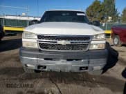 ✅ 2005 Chevrolet Silverado 2500HD LS • VIN: 1GCHK23285F953730 • Lot: 82726105. Wystawiony na Copart z przebiegiem 189 540 mil. Bezpłatny archiwum sprzedaży aukcyjnych z USA i szczegółowy raport historii pojazdu na DreamBid. Zdjęcie 5.