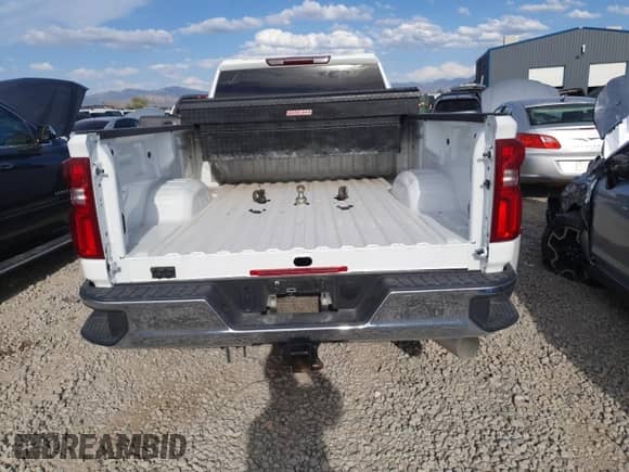 2021 Chevrolet Silverado 3500HD LT z VIN 1GC4YTEY4MF304820, wystawiony jako Copart lot #80626455 z przebiegiem 228 802 mil mil oraz Czysty tytuł • Clean title. Historia ofert i sprzedaży dostępna na DreamBid. Obrazek 6.