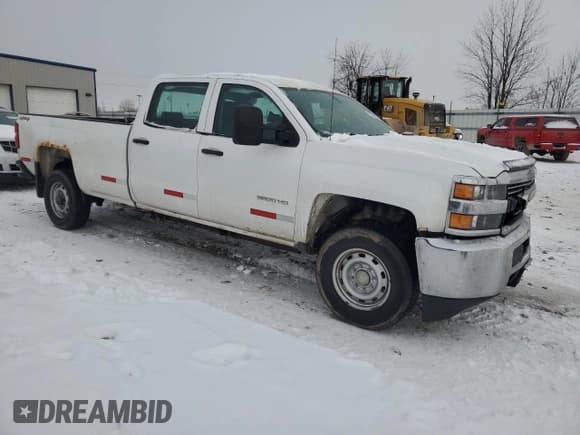 ✅ 2015 Chevrolet Silverado 2500HD Work Truck • VIN: 1GC1KUEG6FF141981 • Лот: 85260834. Опубликован ранее на Copart с пробегом 267 556 миль. Бесплатный доступ к архиву аукционных продаж из США и подробный отчёт об истории автомобиля на DreamBid. Изображение 4.