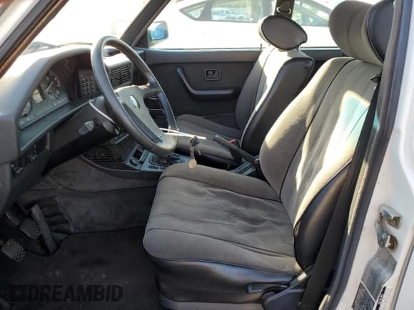 ✅ 1984 BMW 5 Series • VIN: WBADB7403E1193564 • Lot: 75845434. Wystawiony na Copart z przebiegiem 139 457 mil. Bezpłatny archiwum sprzedaży aukcyjnych z USA i szczegółowy raport historii pojazdu na DreamBid. Zdjęcie 7.