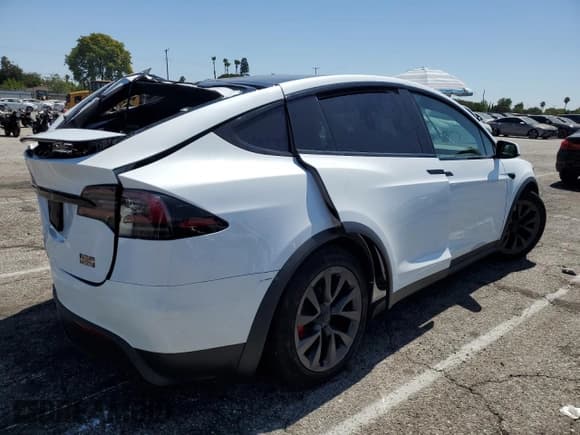 ✅ 2024 Tesla Model X Plaid • VIN: 7SAXCBE66RF442071 • Lot: 62571785. Wystawiony na Copart z przebiegiem Nie podano. Bezpłatny archiwum sprzedaży aukcyjnych z USA i szczegółowy raport historii pojazdu na DreamBid. Zdjęcie 3.