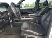 ✅ 2021 Ram 1500 Laramie • VIN: 1C6SRFJT7MN505673 • Lot: 92486985. Wystawiony na Copart z przebiegiem 51 830 mil. Bezpłatny archiwum sprzedaży aukcyjnych z USA i szczegółowy raport historii pojazdu na DreamBid. Zdjęcie 7.
