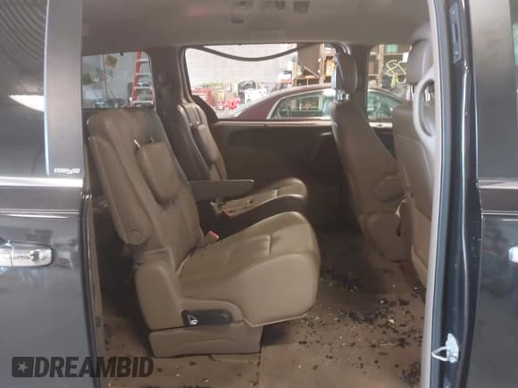 ✅ 2014 Chrysler Town & Country Touring L 30th Anniversary • VIN: 2C4RC1CG7ER277710 • Lot: 43808578. Listed on IAAI with 97,655 mi. Free auction sales archive from the USA and detailed vehicle history report at DreamBid. Image 8.