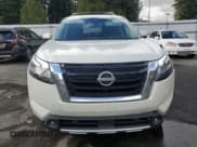 ✅ 2022 Nissan Pathfinder Platinum • VIN: 5N1DR3DF4NC203076 • Lot: 82765895. Wystawiony na Copart z przebiegiem 34 067 mil. Bezpłatny archiwum sprzedaży aukcyjnych z USA i szczegółowy raport historii pojazdu na DreamBid. Zdjęcie 5.