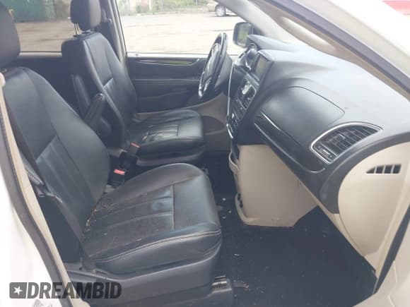 ✅ 2016 Chrysler Town & Country Touring • VIN: 2C4RC1BG4GR267575 • Лот: 42696899. Опубликован ранее на IAAI с пробегом 205 143 миль. Бесплатный доступ к архиву аукционных продаж из США и подробный отчёт об истории автомобиля на DreamBid. Изображение 5.