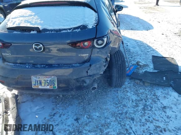 ✅ 2023 Mazda 3 S Preferred • VIN: JM1BPALM7P1605047 • Lot: 41364644. Wystawiony na IAAI z przebiegiem 12 344 mil. Bezpłatny archiwum sprzedaży aukcyjnych z USA i szczegółowy raport historii pojazdu na DreamBid. Zdjęcie 6.