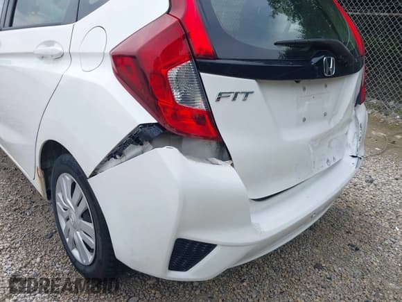 ✅ 2016 Honda Fit LX • VIN: JHMGK5H57GX001748 • Lot: 42512224. Wystawiony na IAAI z przebiegiem 94 387 mil. Bezpłatny archiwum sprzedaży aukcyjnych z USA i szczegółowy raport historii pojazdu na DreamBid. Zdjęcie 17.