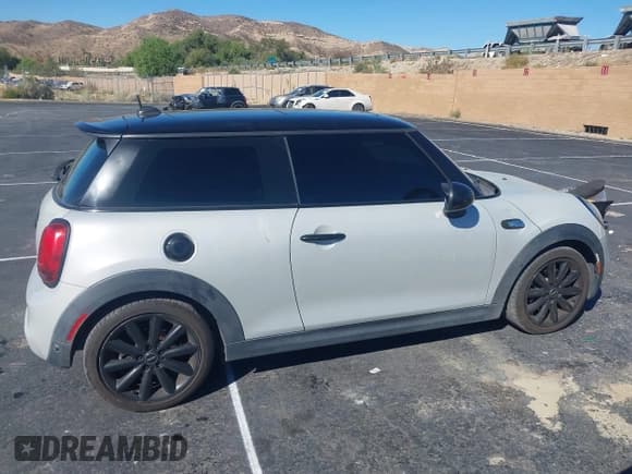 ✅ 2019 MINI Hardtop Cooper S • VIN: WMWXP7C56K2C62672 • Lot: 43496541. Wystawiony na IAAI z przebiegiem 192 554 mil. Bezpłatny archiwum sprzedaży aukcyjnych z USA i szczegółowy raport historii pojazdu na DreamBid. Zdjęcie 13.