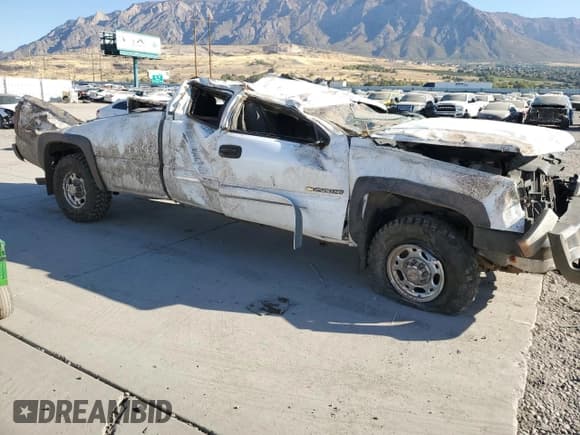 ✅ 2003 Chevrolet Silverado 2500HD LS • VIN: 1GCHK29U63E141077 • Lot: 76603874. Wystawiony na Copart z przebiegiem Nie podano. Bezpłatny archiwum sprzedaży aukcyjnych z USA i szczegółowy raport historii pojazdu na DreamBid. Zdjęcie 4.