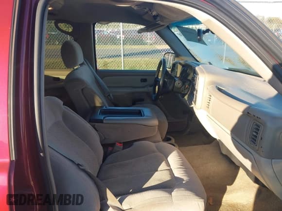 ✅ 2002 Chevrolet Suburban LT • VIN: 1GNEC16ZX2J235759 • Lot: 43468036. Wystawiony na IAAI z przebiegiem 212 553 mil. Bezpłatny archiwum sprzedaży aukcyjnych z USA i szczegółowy raport historii pojazdu na DreamBid. Zdjęcie 5.