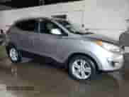 ✅ 2011 Hyundai Tucson Limited • VIN: KM8JUCAC6BU135641 • Lot: 66766385. Listed on Copart with 187,162 mi miles. Access the free auction sales archive from the USA and view a detailed vehicle history report at DreamBid. Image 4.