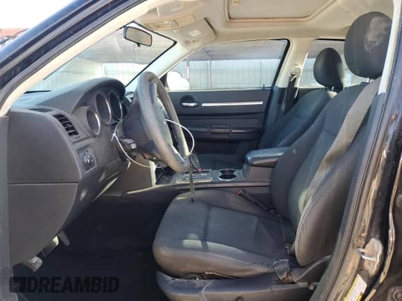 ✅ 2009 Dodge Charger SXT • VIN: 2B3KA33V29H545254 • Лот: 79246754. Размещён на Copart с пробегом 166 981 миль миль. Получите бесплатный доступ к архиву аукционных продаж из США и посмотрите подробный отчёт об истории автомобиля на DreamBid. Изображение 7.