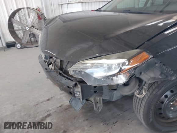 ✅ 2018 Toyota Corolla SE • VIN: 5YFBURHE1JP850129 • Lot: 43533931. Listed on IAAI with 374,360 mi. Free auction sales archive from the USA and detailed vehicle history report at DreamBid. Image 6.