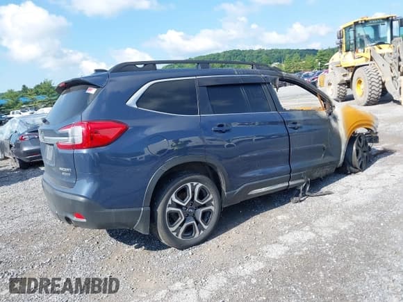 ✅ 2024 Subaru Ascent Limited • VIN: 4S4WMASD3R3435848 • Lot: 42644997. Listed on IAAI with 28 mi. Free auction sales archive from the USA and detailed vehicle history report at DreamBid. Image 4.