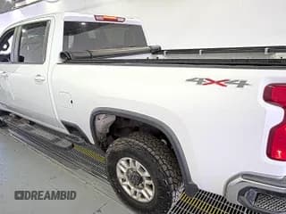 ✅ 2020 Chevrolet Silverado 2500HD LT • VIN: 1GC1YNE7XLF199818 • Lot: 42672929. Wystawiony na IAAI z przebiegiem 118 014 mil. Bezpłatny archiwum sprzedaży aukcyjnych z USA i szczegółowy raport historii pojazdu na DreamBid. Zdjęcie 1.