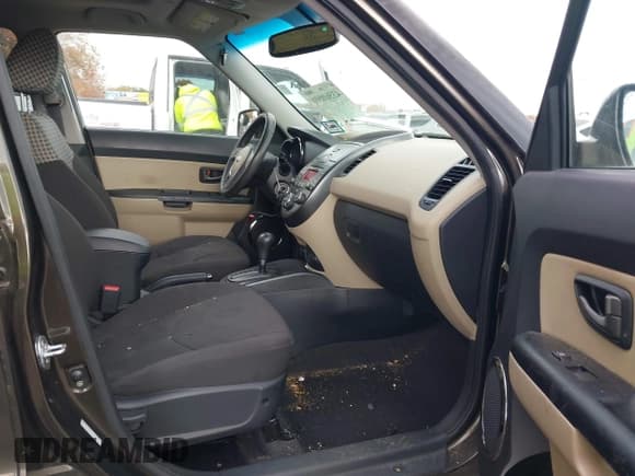 ✅ 2010 Kia Soul + • VIN: KNDJT2A24A7192782 • Lot: 43560000. Wystawiony na IAAI z przebiegiem 172 056 mil. Bezpłatny archiwum sprzedaży aukcyjnych z USA i szczegółowy raport historii pojazdu na DreamBid. Zdjęcie 5.