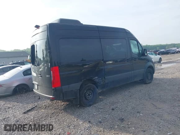 ✅ 2024 Mercedes-Benz Sprinter • VIN: W1Z4NFHYXRP658811 • Лот: 42202192. Опубликован ранее на IAAI с пробегом 31 490 миль. Бесплатный доступ к архиву аукционных продаж из США и подробный отчёт об истории автомобиля на DreamBid. Изображение 4.