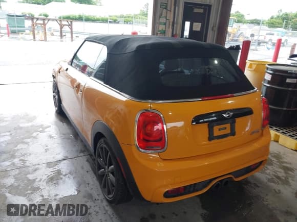 ✅ 2017 MINI Convertible Cooper S • VIN: WMWWG9C31H3C81428 • Lot: 42192920. Wystawiony na IAAI z przebiegiem 75 861 mil. Bezpłatny archiwum sprzedaży aukcyjnych z USA i szczegółowy raport historii pojazdu na DreamBid. Zdjęcie 3.