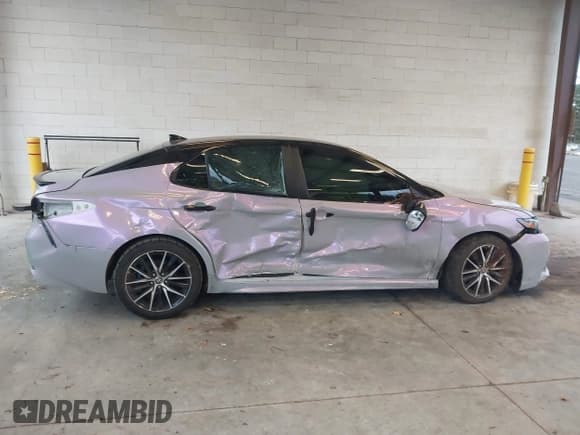 ✅ 2022 Toyota Camry SE • VIN: 4T1G11BK9NU061035 • Lot: 43623016. Wystawiony na IAAI z przebiegiem 48 822 mil. Bezpłatny archiwum sprzedaży aukcyjnych z USA i szczegółowy raport historii pojazdu na DreamBid. Zdjęcie 14.