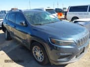 ✅ 2021 Jeep Cherokee Latitude • VIN: 1C4PJLCB4MD125544 • Lot: 43503257. Wystawiony na IAAI z przebiegiem 122 350 mil. Bezpłatny archiwum sprzedaży aukcyjnych z USA i szczegółowy raport historii pojazdu na DreamBid. Zdjęcie 1.