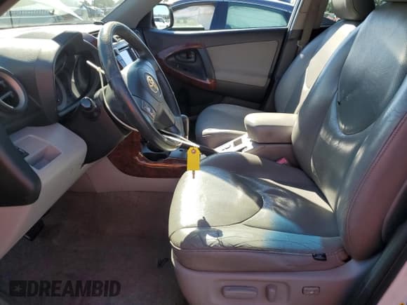 ✅ 2008 Toyota RAV4 Limited • VIN: JTMZD31V685099722 • Lot: 85714875. Wystawiony na Copart z przebiegiem 214 152 mil. Bezpłatny archiwum sprzedaży aukcyjnych z USA i szczegółowy raport historii pojazdu na DreamBid. Zdjęcie 7.