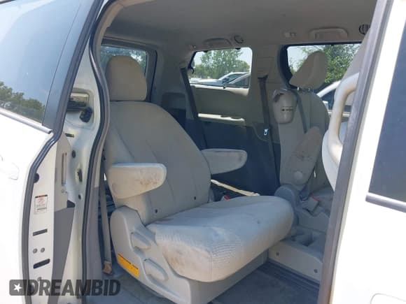 ✅ 2011 Toyota Sienna LE AAS • VIN: 5TDKK3DC3BS139015 • Лот: 42924618. Опубликован ранее на IAAI с пробегом 207 467 миль. Бесплатный доступ к архиву аукционных продаж из США и подробный отчёт об истории автомобиля на DreamBid. Изображение 8.