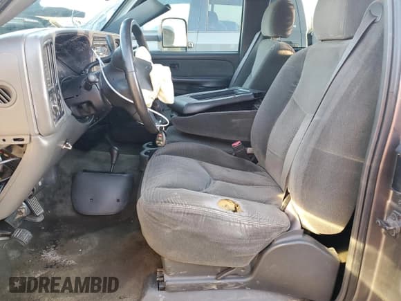 ✅ 2003 Chevrolet Silverado 2500HD LT • VIN: 1GCHK29193E284840 • Lot: 83631644. Wystawiony na Copart z przebiegiem 323 035 mil. Bezpłatny archiwum sprzedaży aukcyjnych z USA i szczegółowy raport historii pojazdu na DreamBid. Zdjęcie 7.