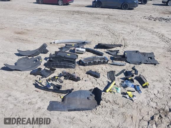 ✅ 2018 Rolls-Royce Dawn • VIN: SCA666D52JU115704 • Lot: 41816328. Wystawiony na IAAI z przebiegiem 41 305 mil. Bezpłatny archiwum sprzedaży aukcyjnych z USA i szczegółowy raport historii pojazdu na DreamBid. Zdjęcie 12.