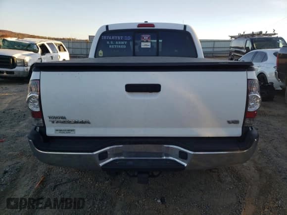 ✅ 2011 Toyota Tacoma • VIN: 3TMLU4EN6BM066565 • Lot: 92256505. Listed on Copart with 284,237 mi. Free auction sales archive from the USA and detailed vehicle history report at DreamBid. Image 6.