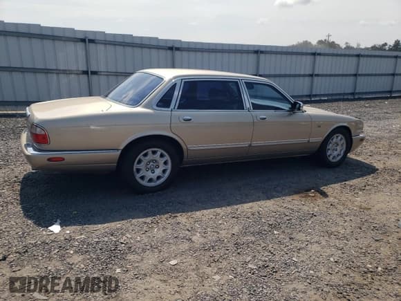 ✅ 1999 Jaguar XJ • VIN: SAJKD6042XC876937 • Lot: 66366064. Wystawiony na Copart z przebiegiem 121 747 mil. Bezpłatny archiwum sprzedaży aukcyjnych z USA i szczegółowy raport historii pojazdu na DreamBid. Zdjęcie 3.
