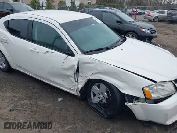 2010 Dodge Avenger SXT z VIN 1B3CC4FDXAN193611, wystawiony jako IAAI lot #41798586 z przebiegiem 92 800 mil mil oraz . Historia ofert i sprzedaży dostępna na DreamBid. Obrazek 17.