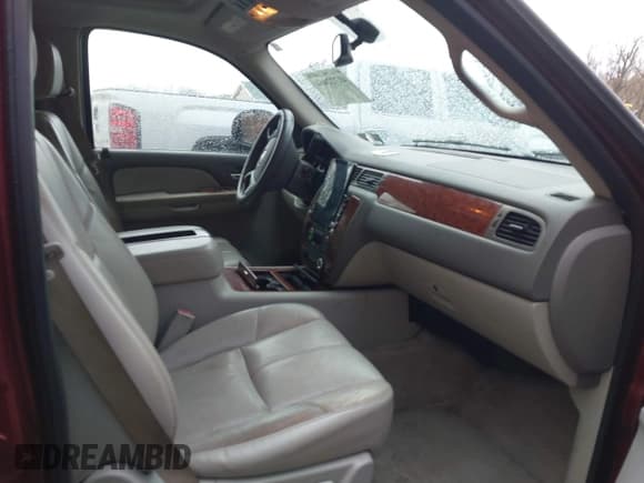✅ 2008 Chevrolet Suburban LTZ • VIN: 1GNFK16368R200844 • Lot: 41722464. Listed on IAAI with 381,802 mi. Free auction sales archive from the USA and detailed vehicle history report at DreamBid. Image 5.