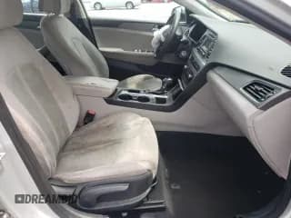 ✅ 2017 Hyundai Sonata SE • VIN: 5NPE24AF0HH517209 • Лот: 50982982. Опубликован ранее на Copart с пробегом 114 434 миль. Бесплатный доступ к архиву аукционных продаж из США и подробный отчёт об истории автомобиля на DreamBid. Изображение 5.