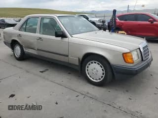 ✅ 1989 Mercedes-Benz 260 • VIN: WDBEA26D0KA898300 • Лот: 62012555. Опубликован ранее на Copart с пробегом 31 503 миль. Бесплатный доступ к архиву аукционных продаж из США и подробный отчёт об истории автомобиля на DreamBid. Изображение 4.