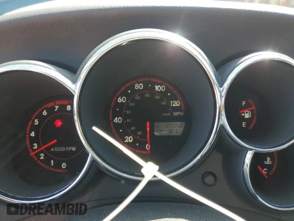 ✅ 2007 Toyota Matrix XR • VIN: 2T1KR32E27C673204 • Лот: 82373505. Опубликован ранее на Copart с пробегом 129 058 миль. Бесплатный доступ к архиву аукционных продаж из США и подробный отчёт об истории автомобиля на DreamBid. Изображение 9.