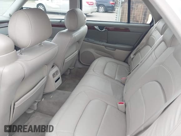 ✅ 2004 Cadillac DeVille • VIN: 1G6KD54Y34U213651 • Lot: 42563361. Wystawiony na IAAI z przebiegiem 68 440 mil. Bezpłatny archiwum sprzedaży aukcyjnych z USA i szczegółowy raport historii pojazdu na DreamBid. Zdjęcie 8.