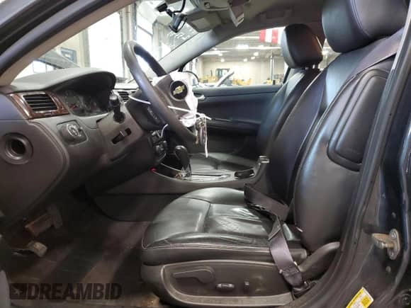 2016 Chevrolet Impala LTZ z VIN 2G1WC5E33G1126894, wystawiony jako Copart lot #80207675 z przebiegiem 207 044 mil mil oraz Szkoda całkowita • Salvage title. Historia ofert i sprzedaży dostępna na DreamBid. Obrazek 7.