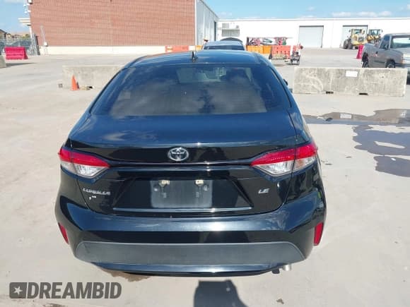 ✅ 2022 Toyota Corolla LE • VIN: 5YFEPMAE5NP272060 • Lot: 43303928. Listed on IAAI with 98,102 mi. Free auction sales archive from the USA and detailed vehicle history report at DreamBid. Image 17.
